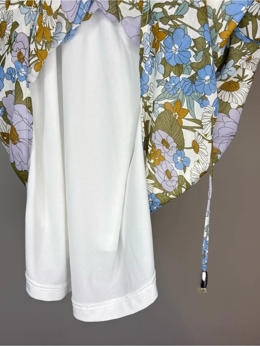 entro Floral Smocked V-Neck Blouse With Puff Sleeve Size Large - Picture 9 of 10